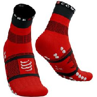 Photo Chaussettes compressport fast hiking socks noir rouge blanc